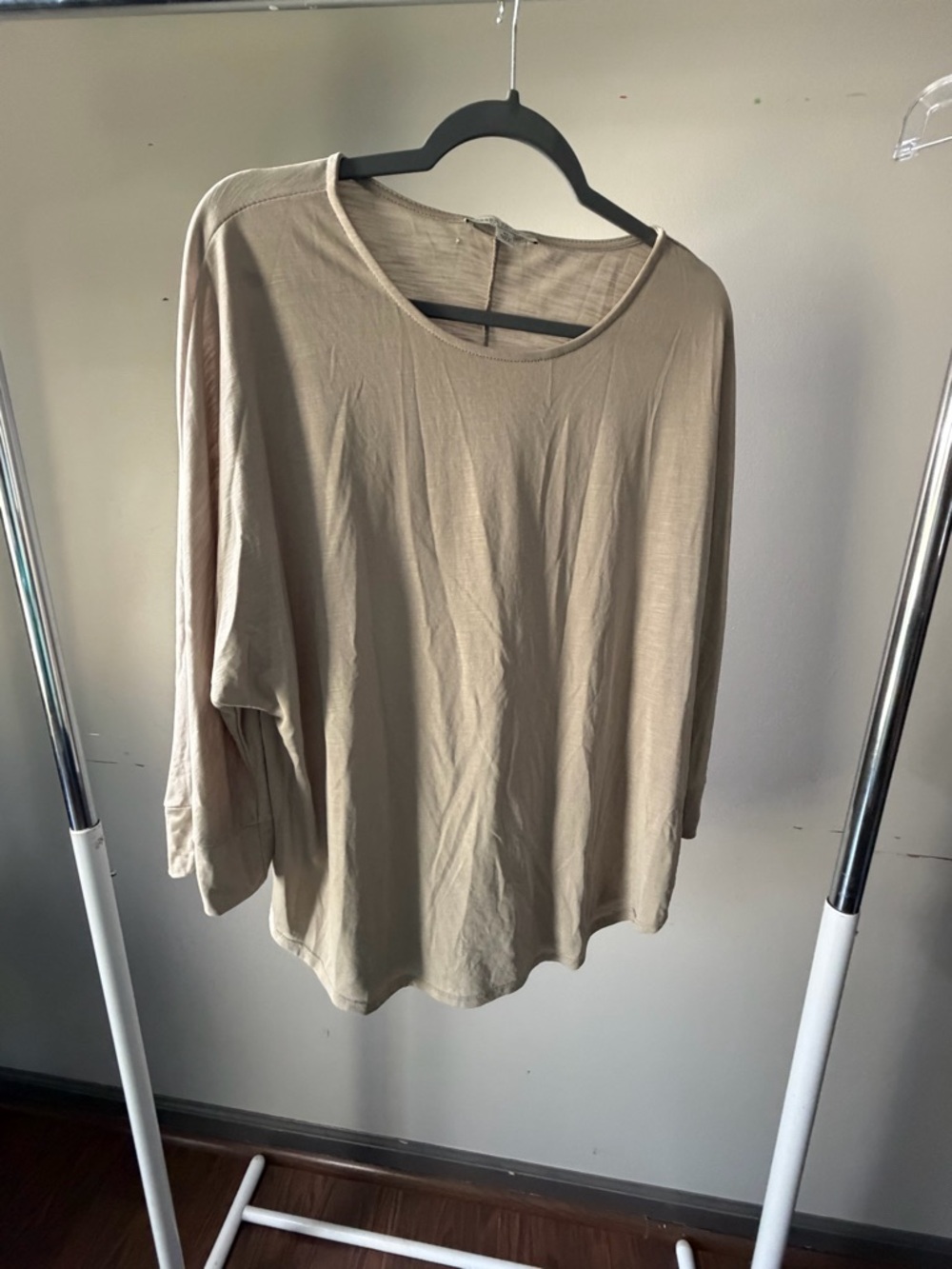 Green Envelope Beige Long Sleeve Crewneck Top